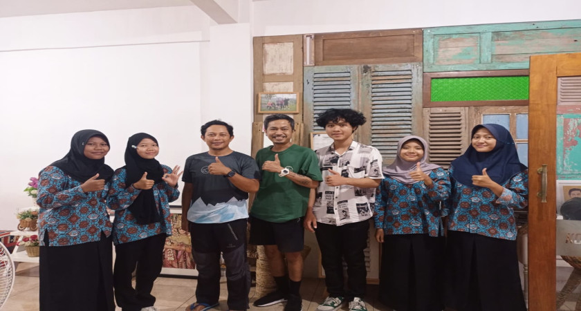 Kegiatan Jumat, 13 Desember 2024 : Monitoring Mahasiswa PKL di Koi Studio.