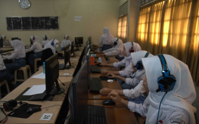 Jurnal Harian: Kegiatan Mengajar Produktif di Jurusan XII DKV1 & XII DKV2 (09/10/2025)